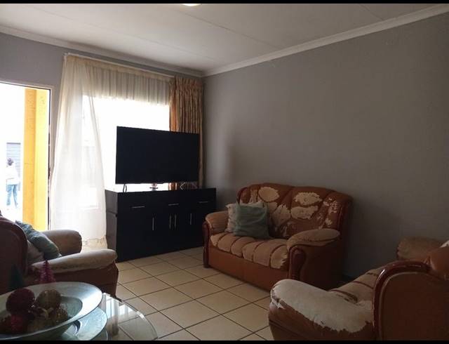 2 BEDROOM APARTMENT FOR SALE IN MOHLAKENG